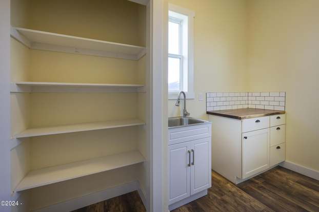 701 NW 1st St Newport OR 97365 MLS# 24 1193 Redfin 701 NW 1st St Newport OR 97365 MLS# 24 1193 Redfin