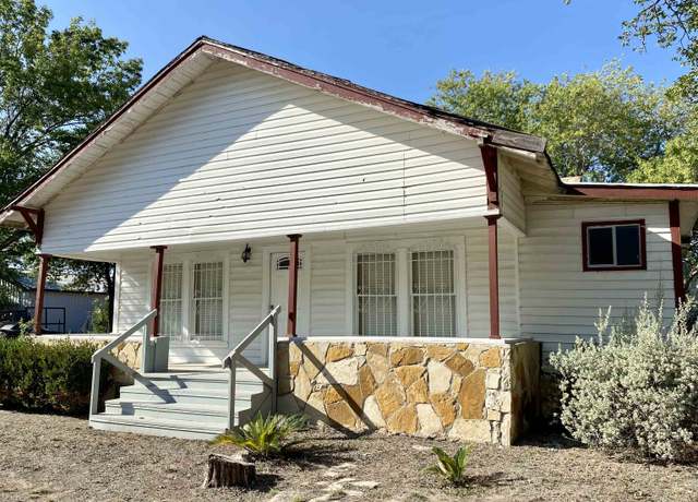Property at 121 Riverview Ln, Del Rio, TX 78840, 3 beds, 2 baths