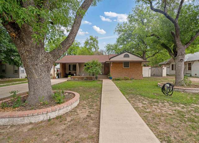Property at 215 W Duke St, Del Rio, TX 78840, 3 beds, 2 baths