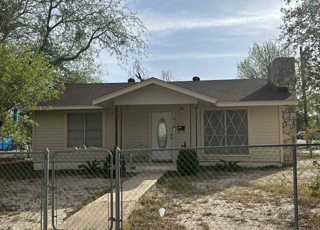 Property at 810 Ave S, Del Rio, TX 78840, 2 beds, 1 bath