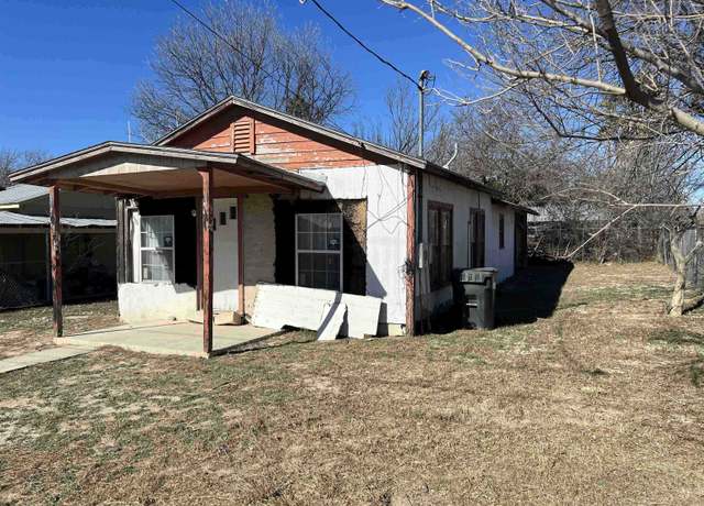 Property at 314 W Viesca St, Del Rio, TX 78840, 3 beds, 1 bath