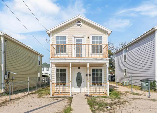 Property at 404 N Main St, Del Rio, TX 78840, 3 beds, 2 baths