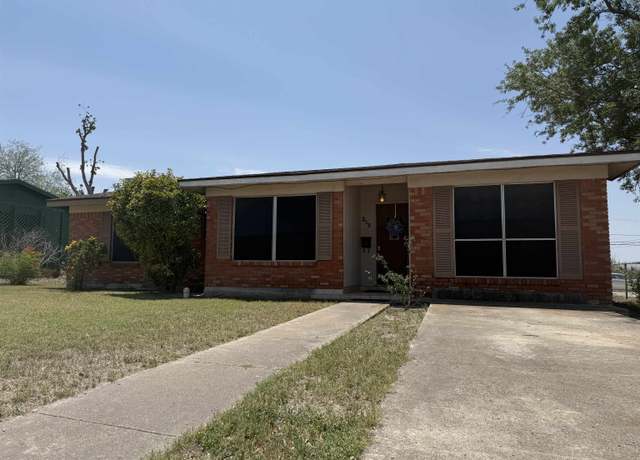 Property at 210 Highland St, Del Rio, TX 78840, 3 beds, 1 bath