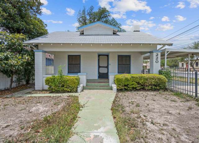 Property at 220 Avenue C, Del Rio, TX 78840, 3 beds, 2 baths