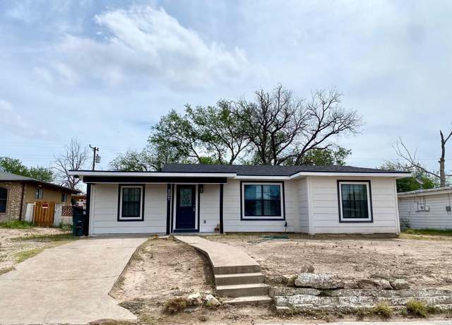 Property at 207 Jodobo Dr, Del Rio, TX 78840, 4 beds, 2 baths