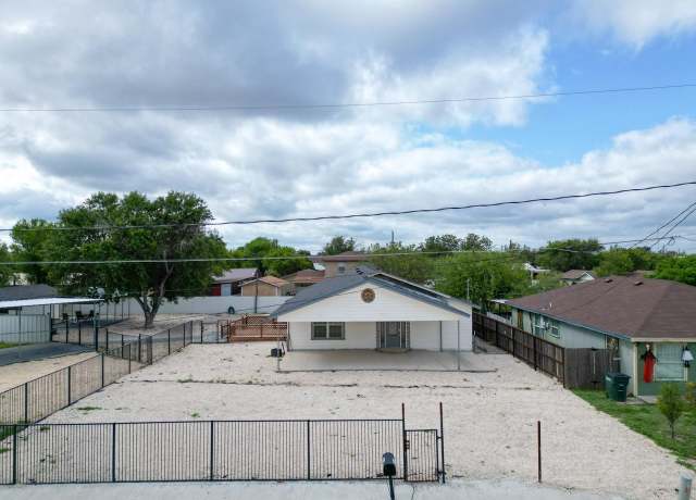Property at 248 Ray Dr, Del Rio, TX 78840, 3 beds, 3 baths