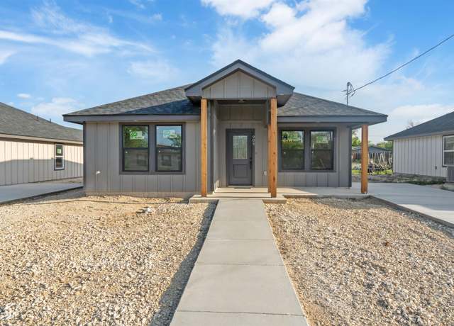 Property at 909 W 2nd St, Del Rio, TX 78840, 3 beds, 2 baths