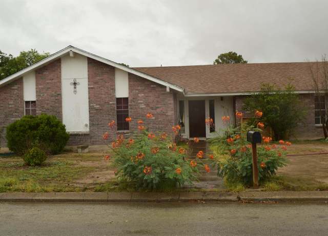 Property at 118 Flintrock Trl, Del Rio, TX 78840, 5 beds, 2 baths