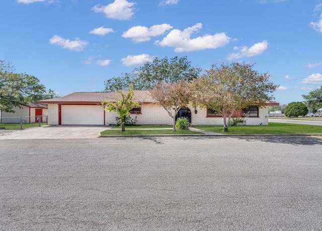 Property at 906 Avenue D, Del Rio, TX 78840, 3 beds, 2 baths