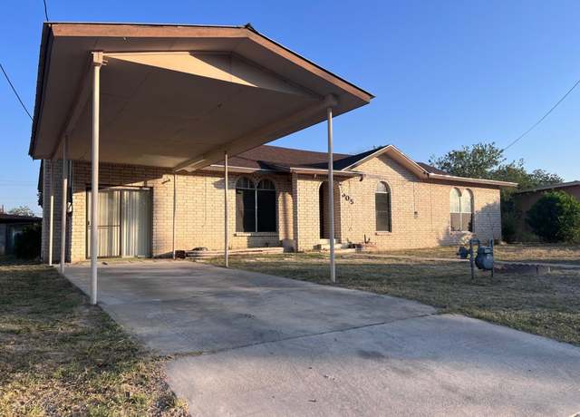 Property at 305 W 9th St, Del Rio, TX 78840, 4 beds, 2 baths