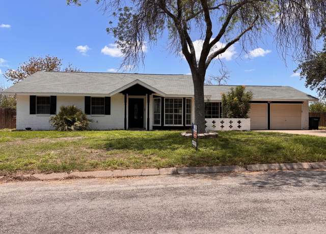 Property at 402 Canyon Crk, Del Rio, TX 78840, 3 beds, 2 baths
