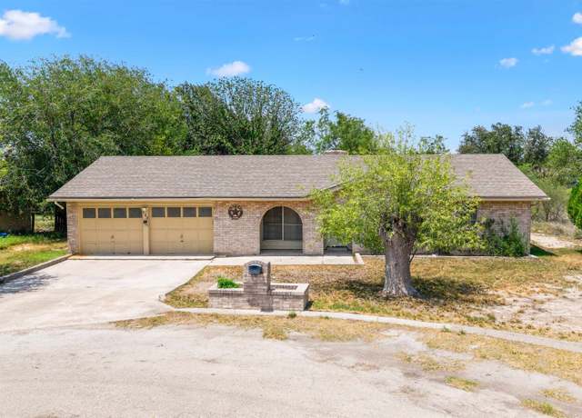 Property at 123 Yvonne Dr, Del Rio, TX 78840, 3 beds, 2 baths
