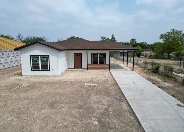 Property at 1105 W Martin St, Del Rio, TX 78840, 3 beds, 2 baths