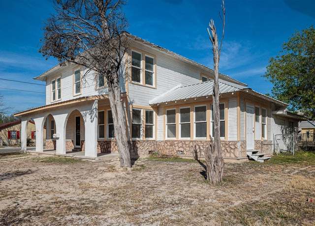 Property at 300 E 3rd St, Del Rio, TX 78840, 5 beds, 4 baths