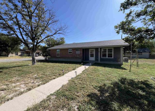 Property at 600 W 13th St, Del Rio, TX 78840, 3 beds, 1 bath