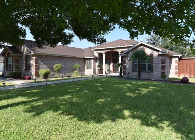 Property at 205 Running Bear Trl, Del Rio, TX 78840, 4 beds, 3 baths