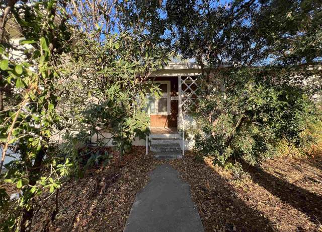 Property at 707 N Main St, Del Rio, TX 78840, 4 beds, 2 baths