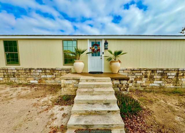 Property at 76 Top Dr, Del Rio, TX 78840, 3 beds, 2 baths