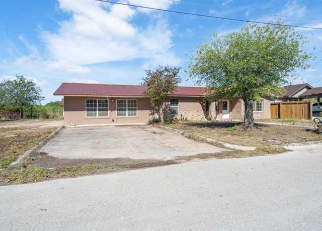 Property at 109 Cordona St, Del Rio, TX 78840, 3 beds, 1 bath