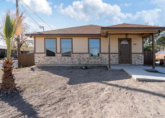 Property at 300 St Joseph St, Del Rio, TX 78840, 2 beds, 2 baths