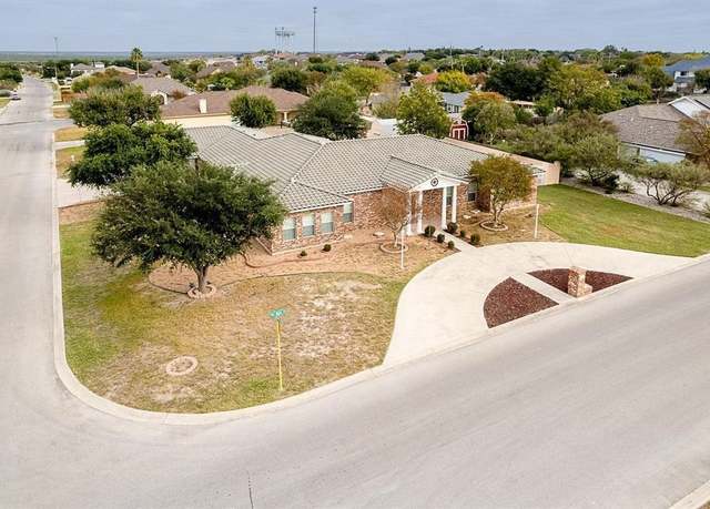 Property at 311 Far Hls, Del Rio, TX 78840, 4 beds, 3 baths