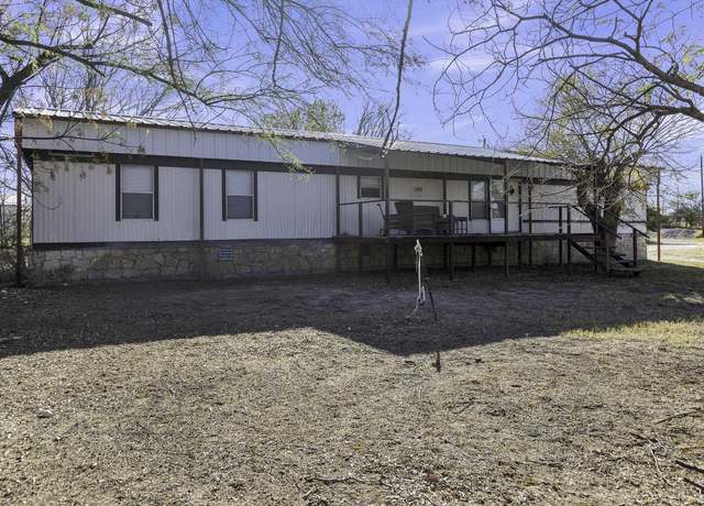 Property at 209 River St, Del Rio, TX 78840, 5 beds, 4 baths
