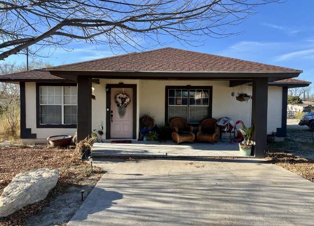 Property at 208 E Viesca St, Del Rio, TX 78840, 4 beds, 2 baths