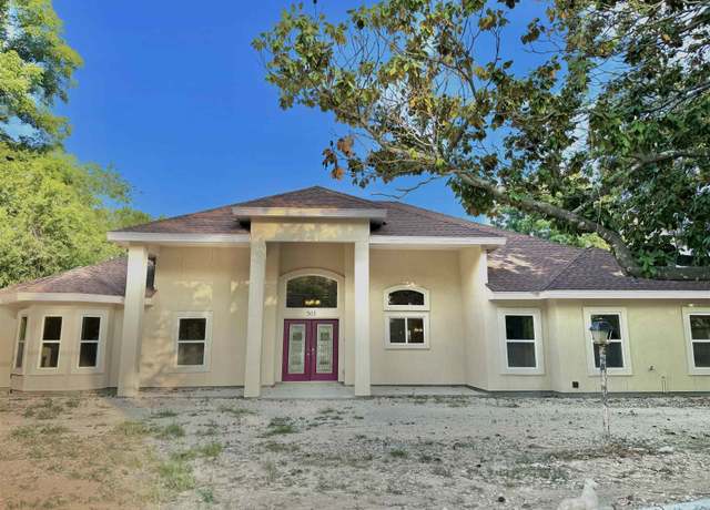 Property at 503 Qualia Dr, Del Rio, TX 78840, 4 beds, 3 baths