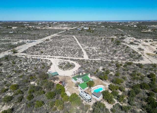 Property at 1017 Lakeshore Dr, Del Rio, TX 78840, 2 beds, 2 baths