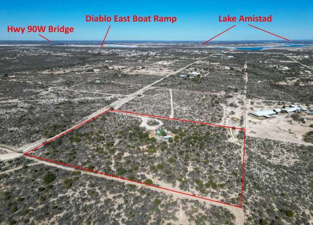 Property at 1017 Lakeshore Dr, Del Rio, TX 78840, 2 beds, 2 baths