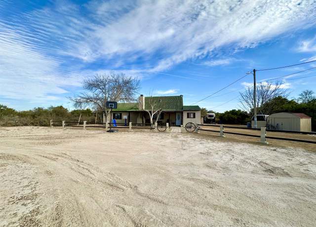 Property at 1017 Lakeshore Dr, Del Rio, TX 78840, 2 beds, 2 baths