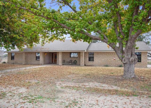 Property at 216 Chapman Rd, Del Rio, TX 78840, 4 beds, 3 baths