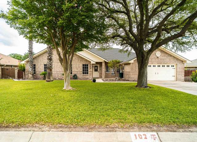 Property at 102 Medicine Bow Trl, Del Rio, TX 78840, 4 beds, 2 baths