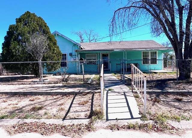 Property at 703 Avenue R, Del Rio, TX 78840, 3 beds, 2 baths
