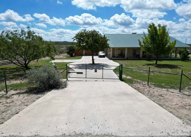 Property at 177 Sunny Ln, Del Rio, TX 78840, 4 beds, 3 baths