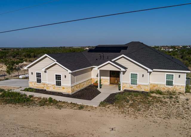 Property at 308 Buenos Aires Dr, Del Rio, TX 78840, 5 beds, 3 baths