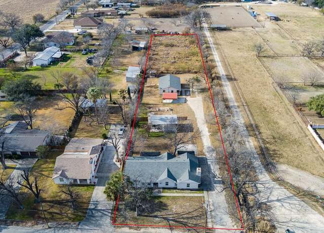 Property at 408 W Nicholson St, Del Rio, TX 78840, 3 beds, 2 baths