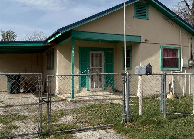 Property at 303 Wernett St, Del Rio, TX 78840, 2 beds, 1 bath