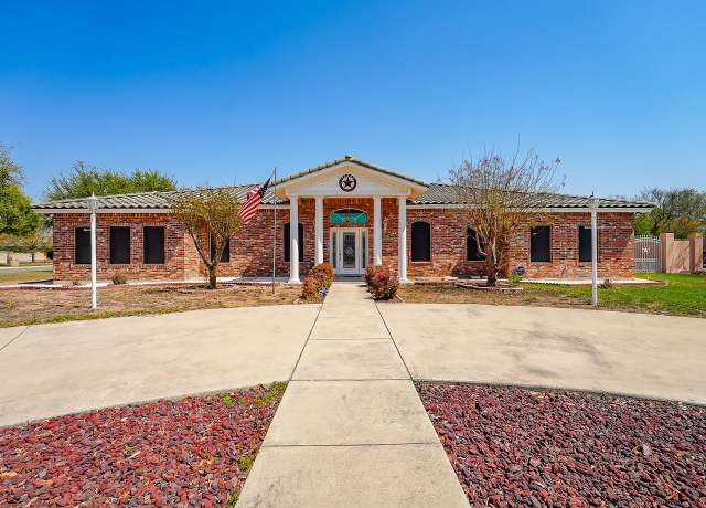 Property at 311 Far Hls, Del Rio, TX 78840, 4 beds, 3 baths