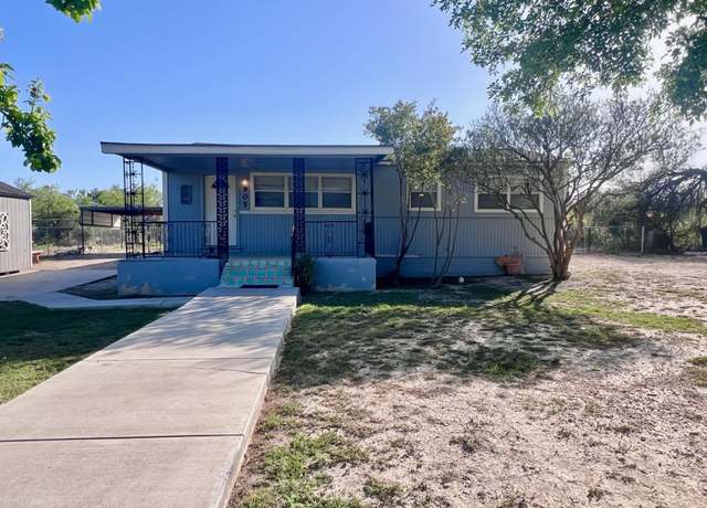 Property at 905 Plaza Ave, Del Rio, TX 78840, 4 beds, 2 baths