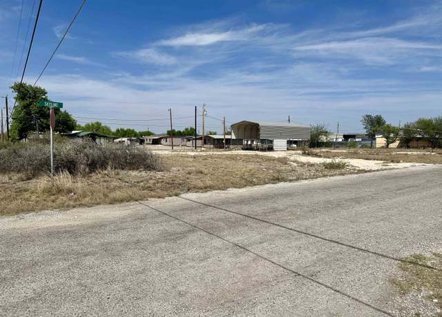 Property at 310 Skyline St, Del Rio, TX 78840