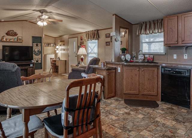 Property at 10348 W US Hwy 90 - Space 8, Del Rio, TX 78840, 2 beds, 2 baths
