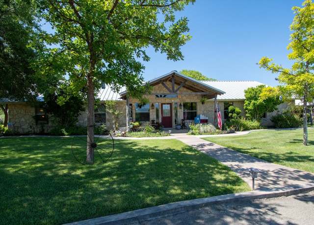 Property at 1840 Chapman Rd, Del Rio, TX 78840, 5 beds, 3 baths