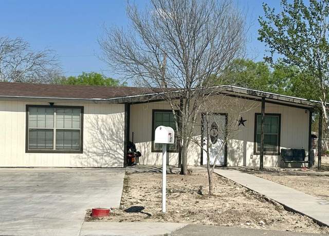 Property at 207 Marshall Smith Dr, Del Rio, TX 78840, 4 beds, 2 baths