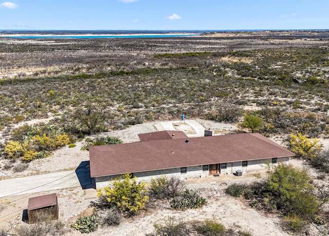 Property at 316 Grandview Dr, Del Rio, TX 78840, 2 beds, 2 baths