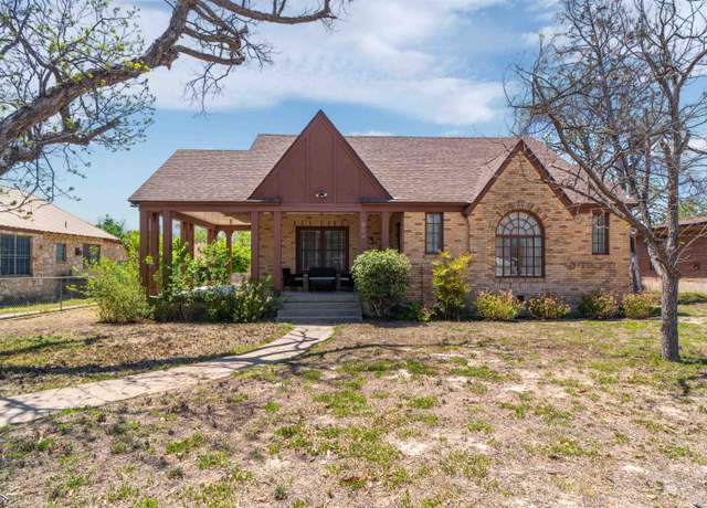 Property at 804 N Main St, Del Rio, TX 78840, 3 beds, 2 baths