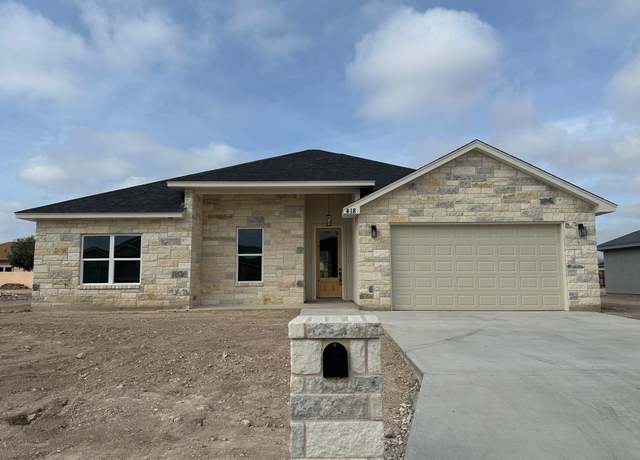 Property at 418 Pitaya Ln, Del Rio, TX 78840, 4 beds, 2 baths