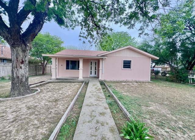 Property at 316 Airport Blvd, Del Rio, TX 78840, 4 beds, 1 bath