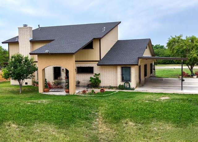 Property at 303 Alderete Ln, Del Rio, TX 78840, 4 beds, 2 baths