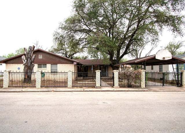 Property at 111 Casa Blanca St Unit Main Street, Del Rio, TX 78840, 5 beds, 3 baths